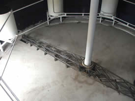 Image of de-gritting arm stationary.